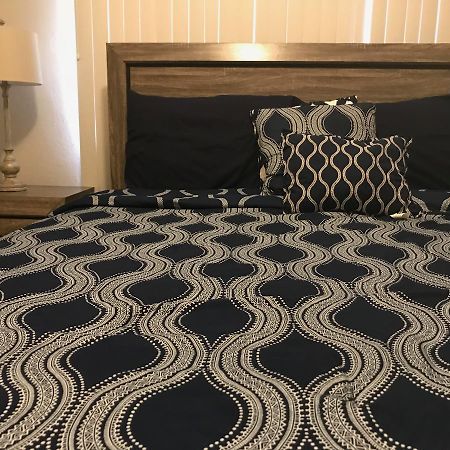 1 Bedroom / 1 Bath . Private Apt. Free Wifi, Interent & Parking Sinajana Екстер'єр фото