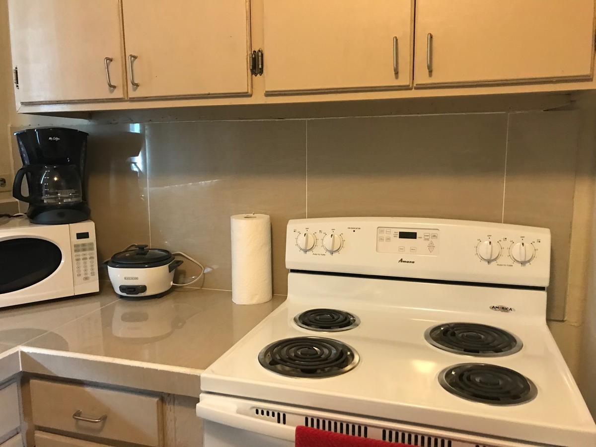 1 Bedroom / 1 Bath . Private Apt. Free Wifi, Interent & Parking Sinajana Екстер'єр фото